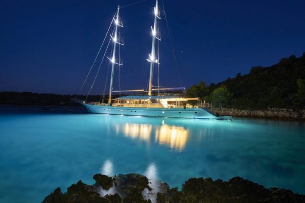Lady-Gita-night-view