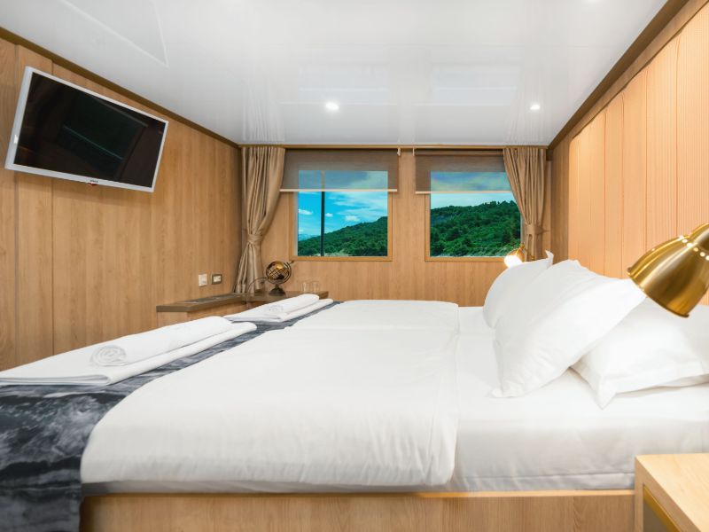 Agape Rose Luxury Mini Cruise Yacht (12)