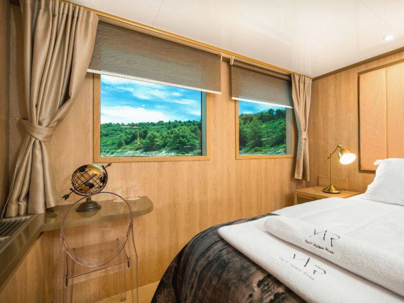 Agape Rose Luxury Mini Cruise Yacht (13)