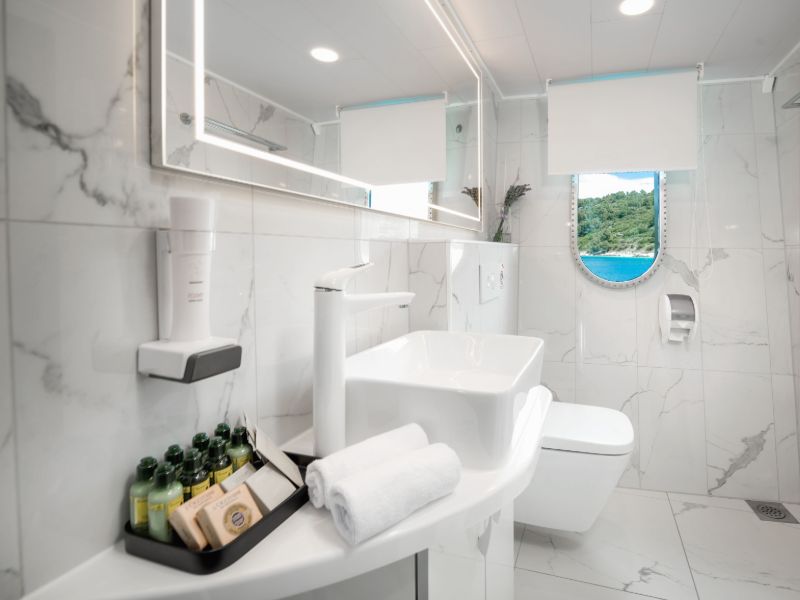 Agape Rose Luxury Mini Cruise Yacht (27)