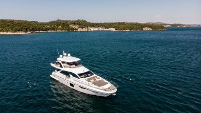 Motor-Yacht-Alyss-1-min