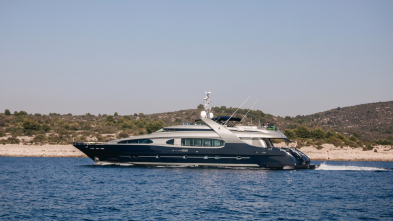 Motor-Yacht-One-Blue-2-1920-min